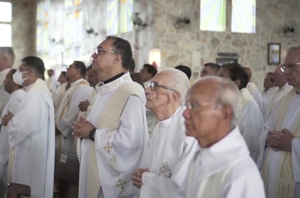 Olhar 67 - Católicos celebram a “Missa dos Santos Óleos” como parte da Semana Santa