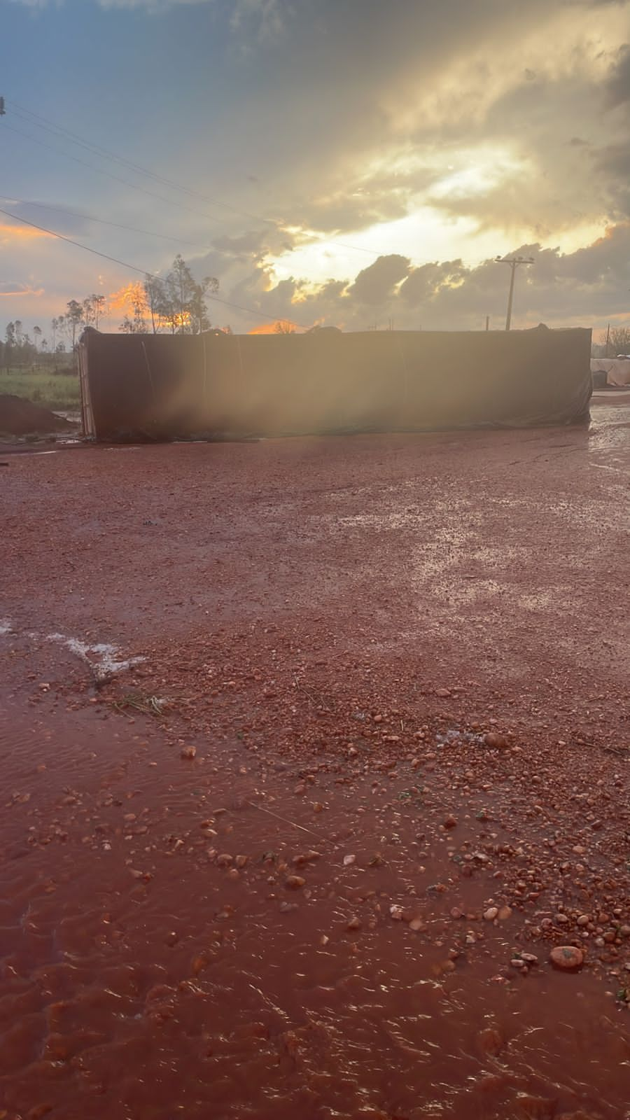 Olhar 67 - Temporal com chuva de granizo causou estragos na tarde desta sexta-feira (22), na região Sul do Estado