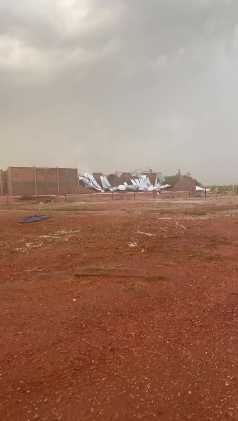 Olhar 67 - Temporal com chuva de granizo causou estragos na tarde desta sexta-feira (22), na região Sul do Estado