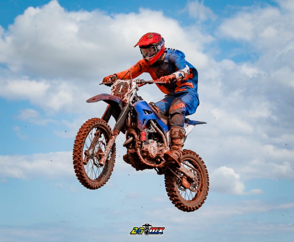 Olhar 67 - Estadual de Motocross movimenta São Gabriel no fim de semana e leva público à loucura