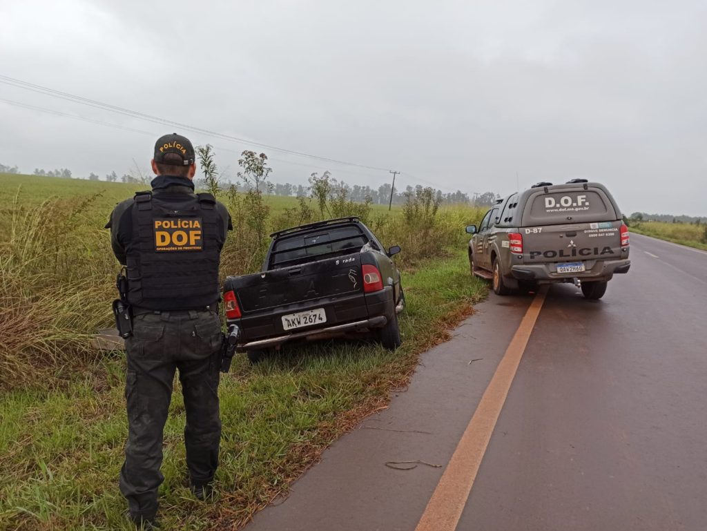 Olhar 67 - Polícia apreende carga de pneus contrabandeados do Paraguai