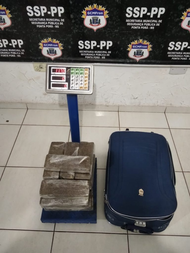 Olhar 67 - Traficante “abandona” mala com 11 Kg de maconha em rodoviária