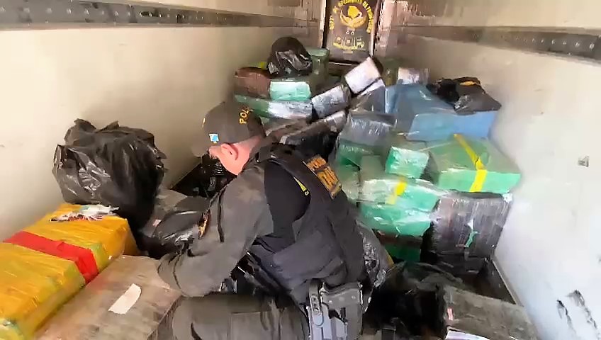 Olhar 67 - Caminhão frigorífico é apreendido com mais de 4,2 toneladas de maconha e 568 quilos de cocaína