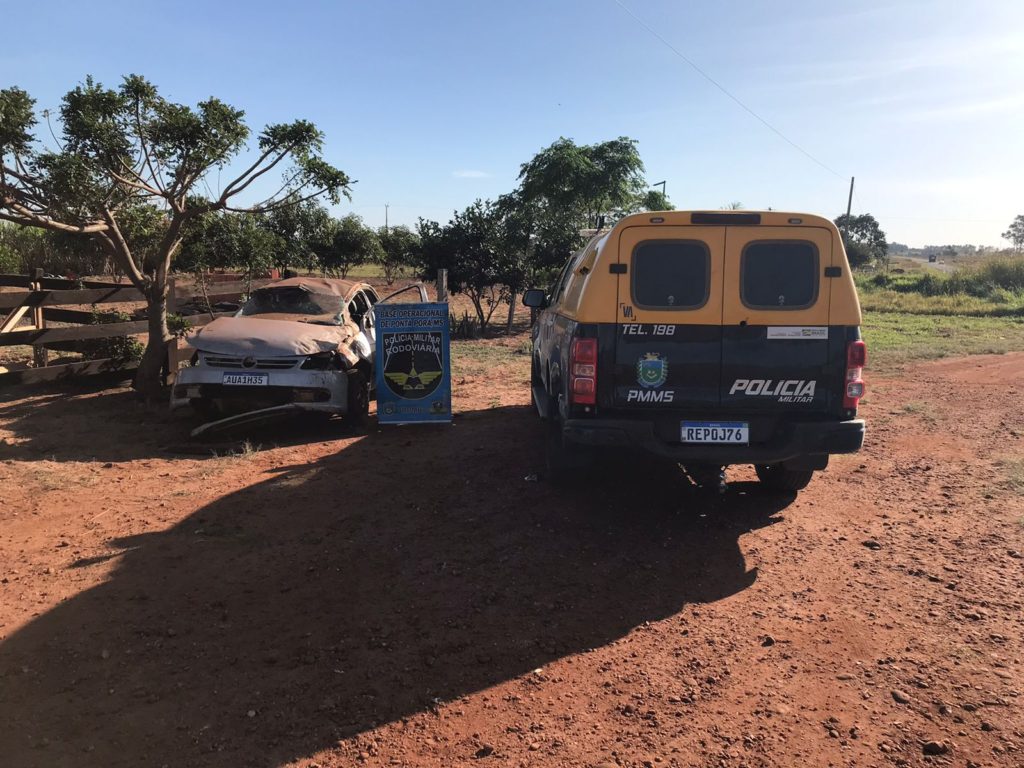 Olhar 67 - Traficante capota carro e abandona veículo carregado de drogas