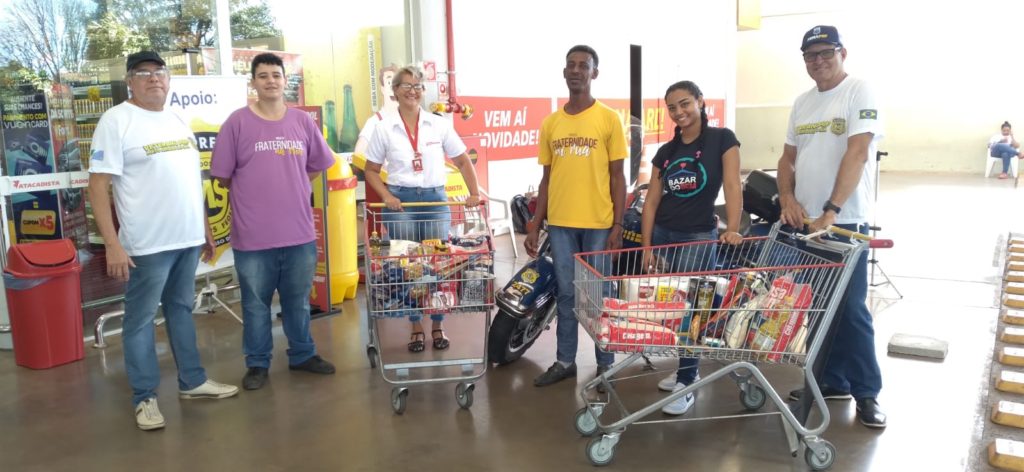 Olhar 67 - Veteranos da PRF arrecadam mais de 200kg de alimentos no primeiro dia de Campanha