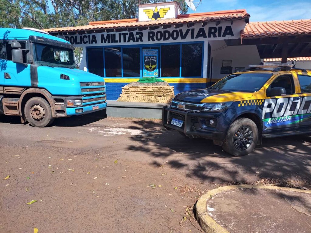 Olhar 67 - Polícia Militar Rodoviária apreende 476 kg de maconha em Amambai