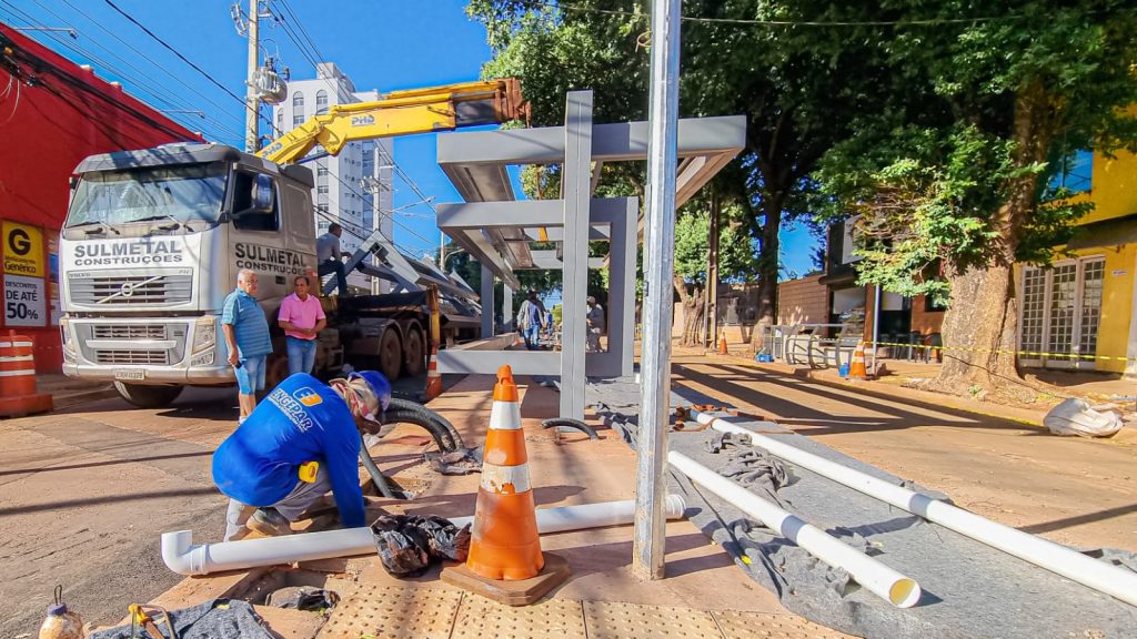 Olhar 67 - Prefeitura instala segunda estação de embarque e desembarque na Rui Barbosa neste sábado