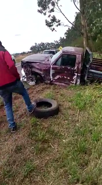 Olhar 67 - Motorista ficar preso nas ferragens em colisão de carreta com Caminhão