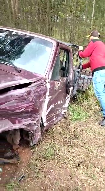 Olhar 67 - Motorista ficar preso nas ferragens em colisão de carreta com Caminhão