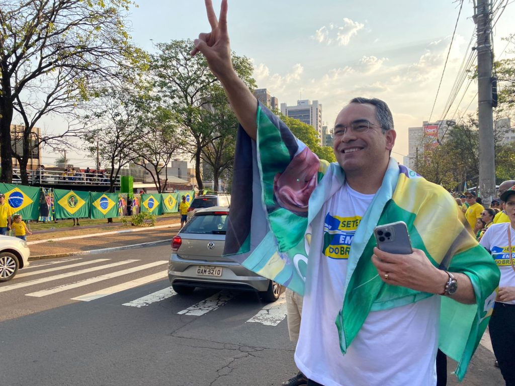 Olhar 67 - População sai às ruas para festa da Independência e apoio ao presidente da República