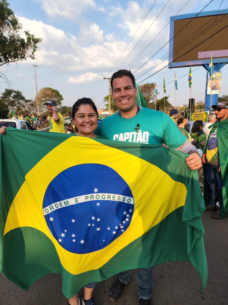 Olhar 67 - População sai às ruas para festa da Independência e apoio ao presidente da República