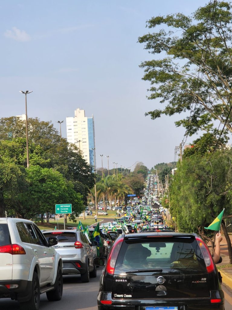 Olhar 67 - População sai às ruas para festa da Independência e apoio ao presidente da República