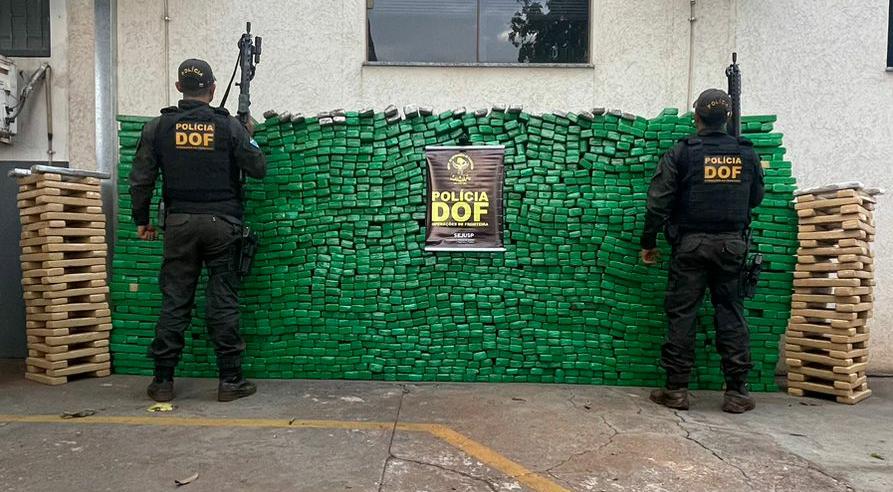 Olhar 67 - Caminhonete roubada em São Paulo é recuperada com mais de 1,7 tonelada de maconha