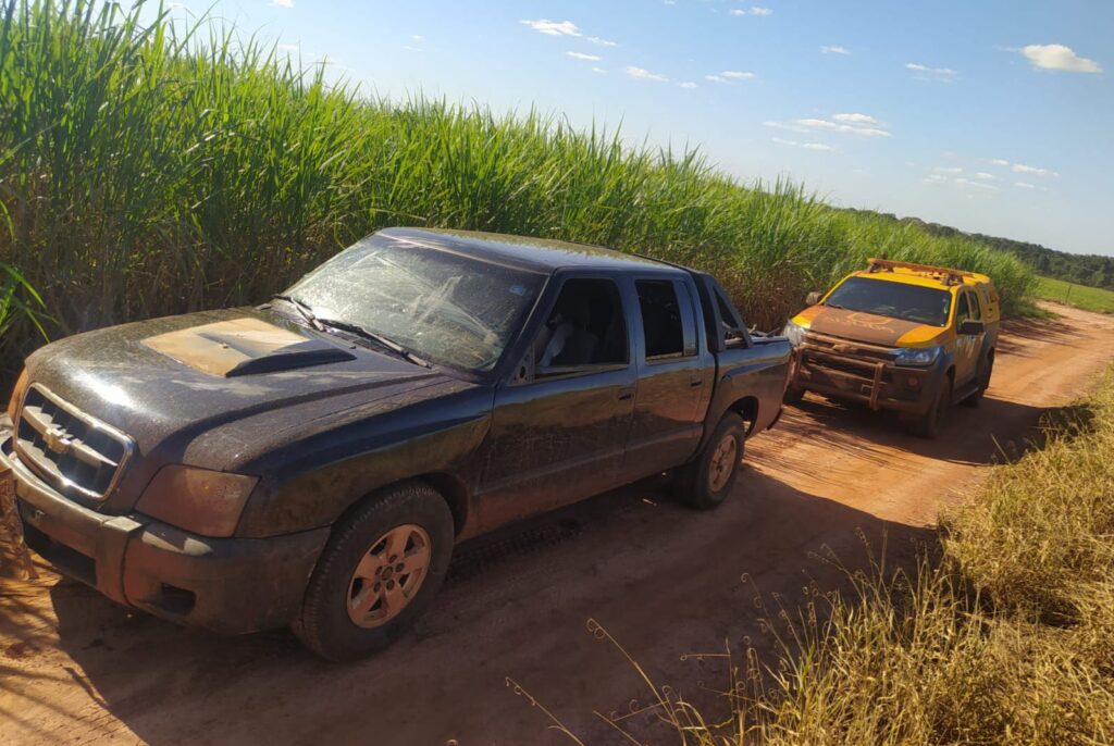 Olhar 67 - Polícia Militar Rodoviária apreende veículo com entorpecentes e um fuzil calibre 762