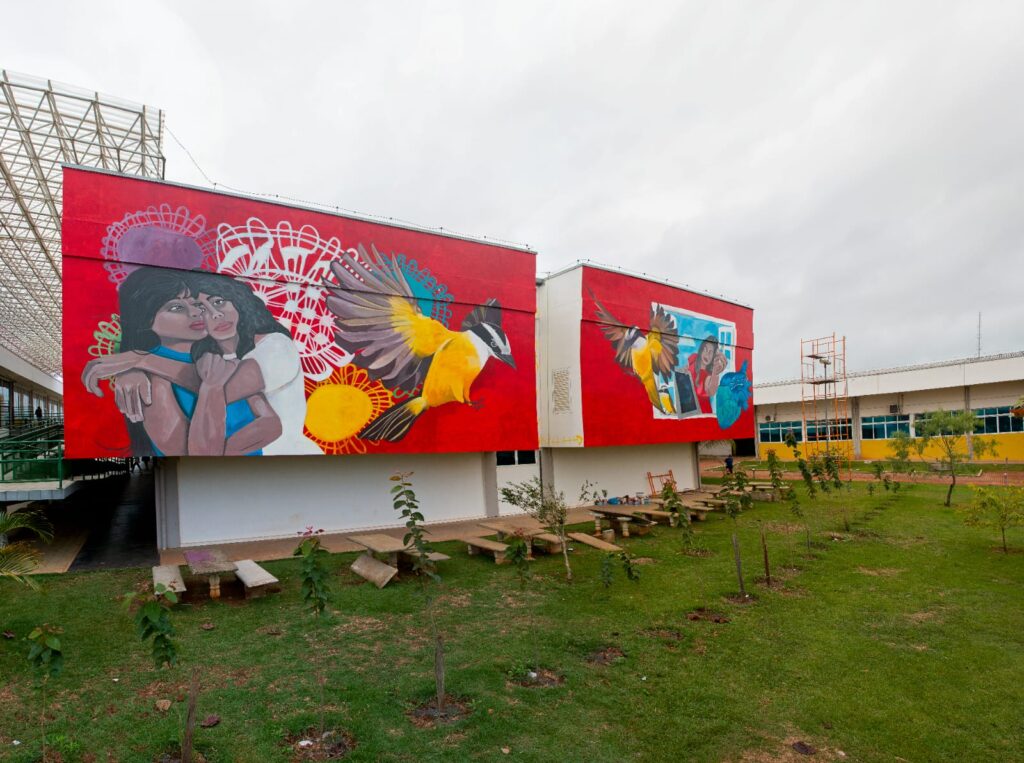 Olhar 67 - Artista finaliza mural de 166 metros no IFMS de Ponta Porã