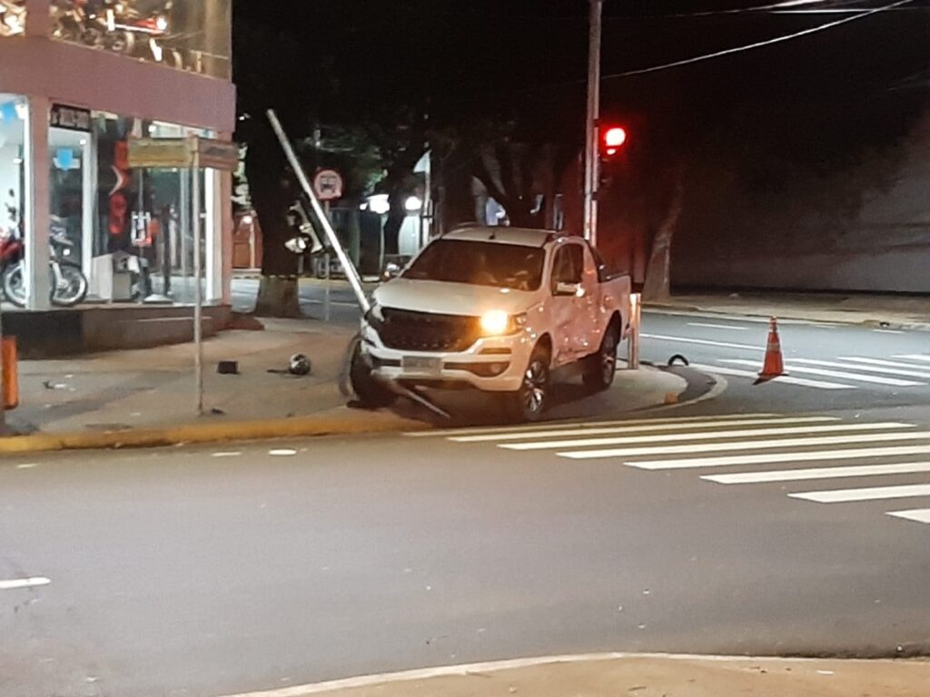 Olhar 67 - Motociclista morre após colisão com caminhonete