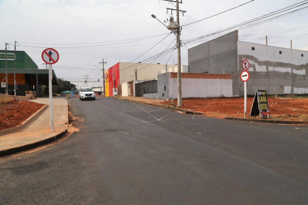 Olhar 67 - Agetran inicia instalação da nova sinalização da Avenida Três Barras