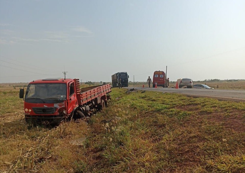 Olhar 67 - Vendedor morre em colisão frontal de carro com caminhão na MS-386