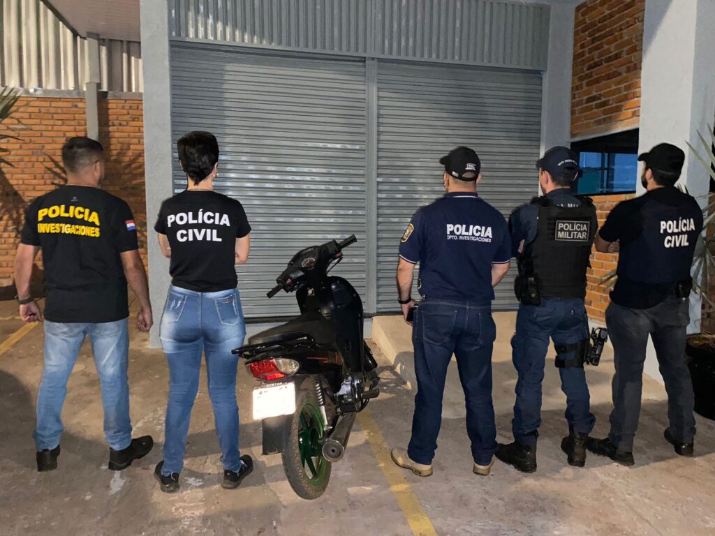 Olhar 67 - Dupla de criminosos é capturada com motocicleta roubada no bairro San Gerardo, no Paraguai