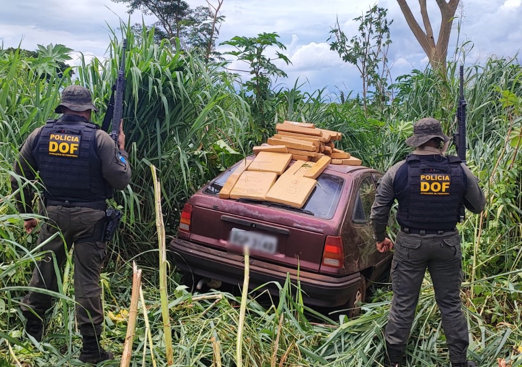 Olhar 67 - DOF apreende veículo com 385 quilos de maconha em Itaporã